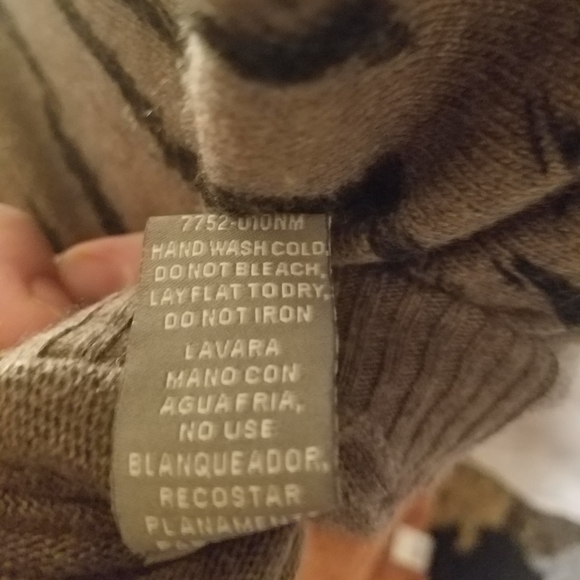 Neiman Marcus Cashmere Blend Tiger striped sweater🐾 - Picture 8 of 9